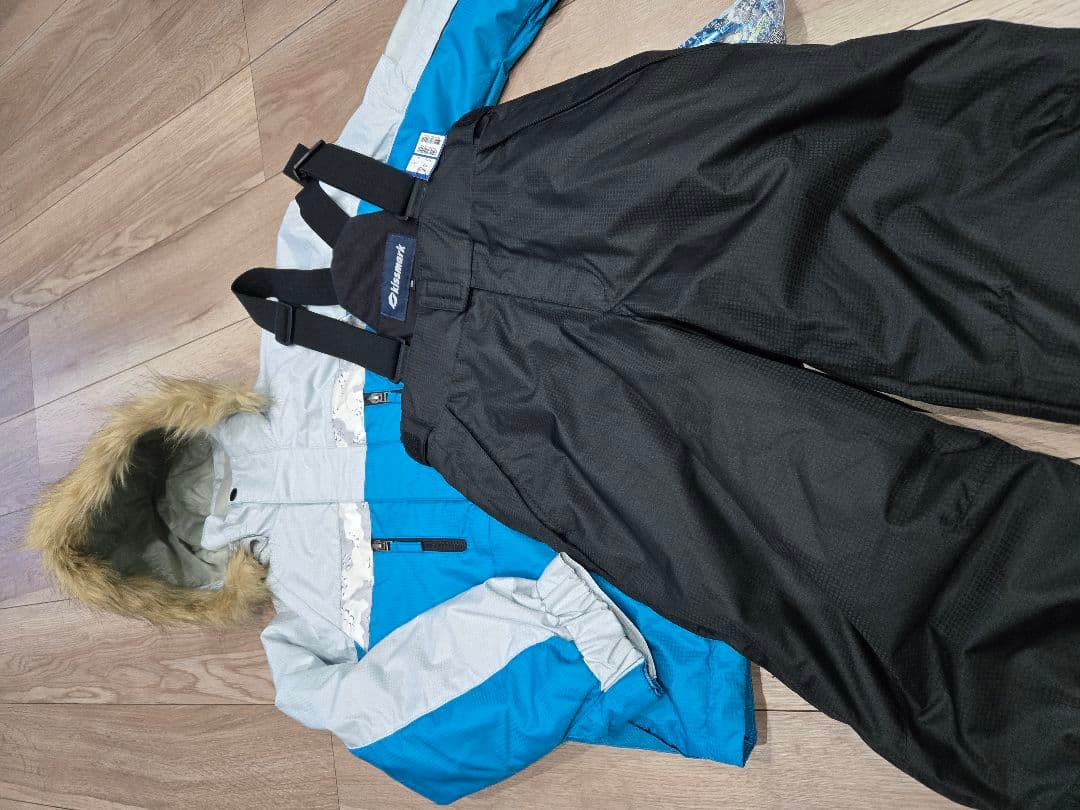 新品未使用　kissmarkスキーウェア　140センチ