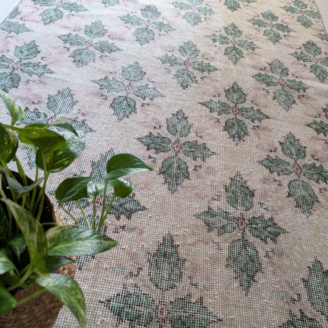 109×201 落ち着きベージュ　リーフ柄　トルコヴィンテージラグ