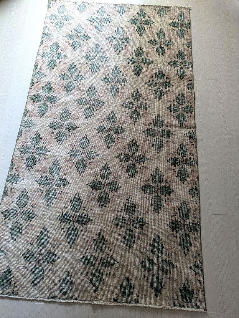 109×201 落ち着きベージュ　リーフ柄　トルコヴィンテージラグ