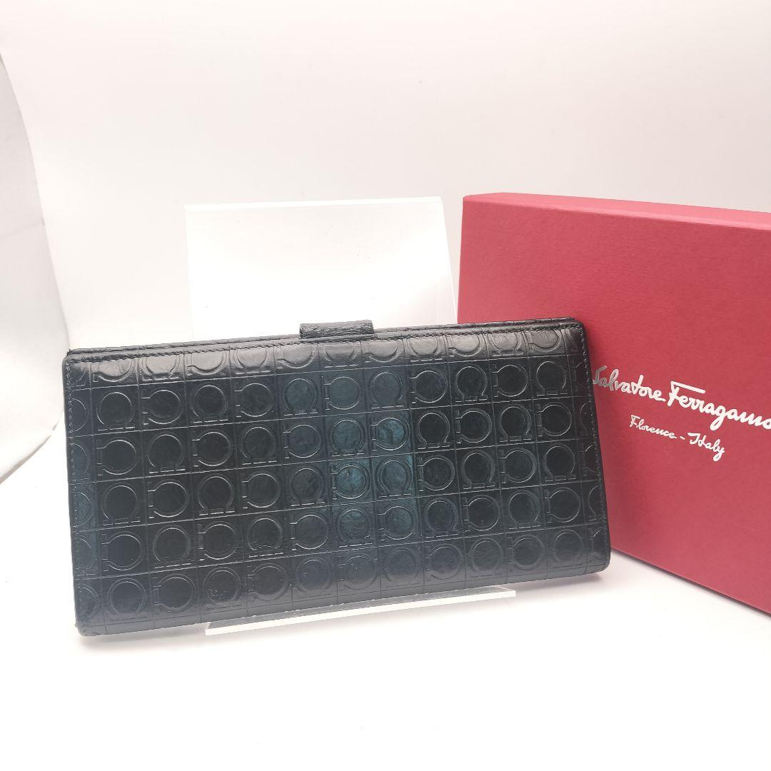 ◎サルヴァトーレフェラガモ　長財布　財布　ガンチーニ型押し　ブラック