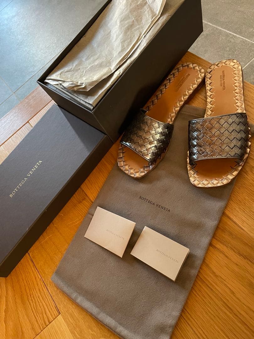 ボッテガヴェネタ　メタリックレザー　サンダル