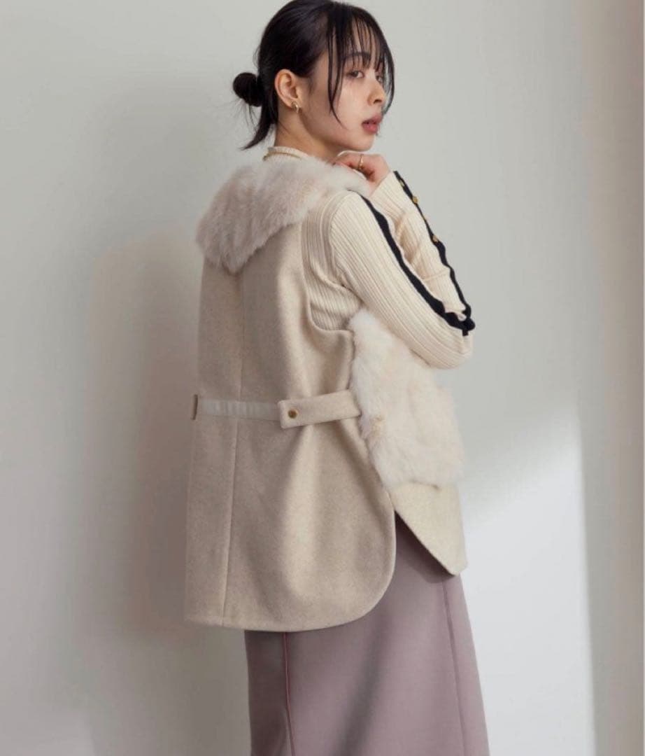 Eimee Lawファー＆メルトンミドル丈ベストジレ