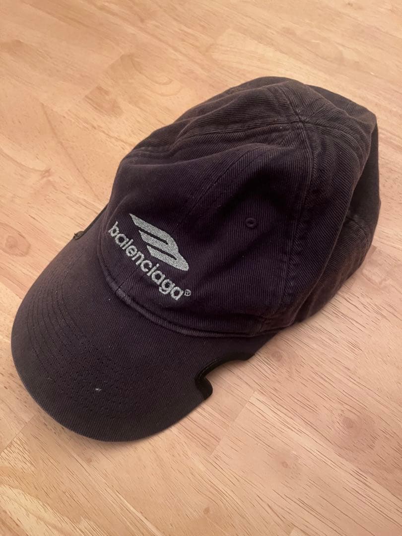 バレンシアガ ブラックキャップ ロゴ刺繍