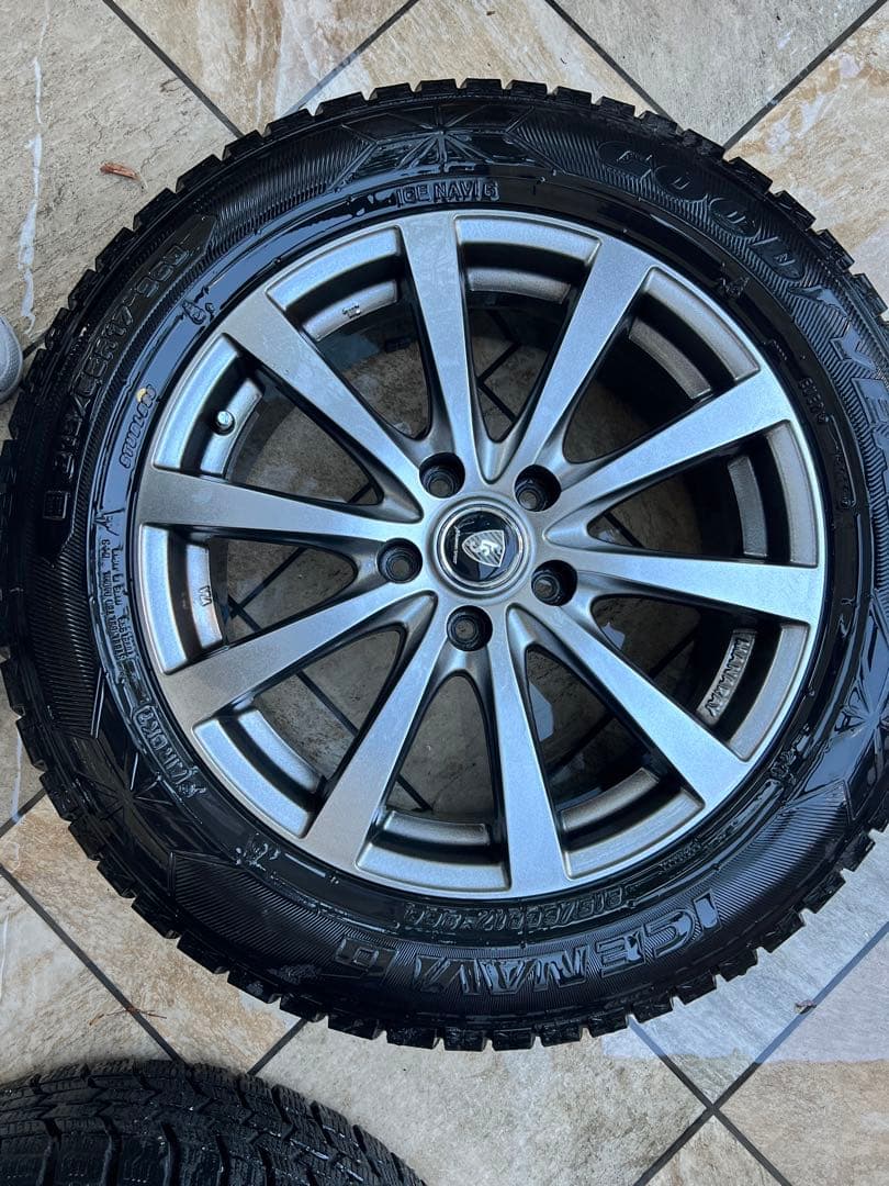 マナレイスポーツ 215/60R17 スタッドレス4本セット