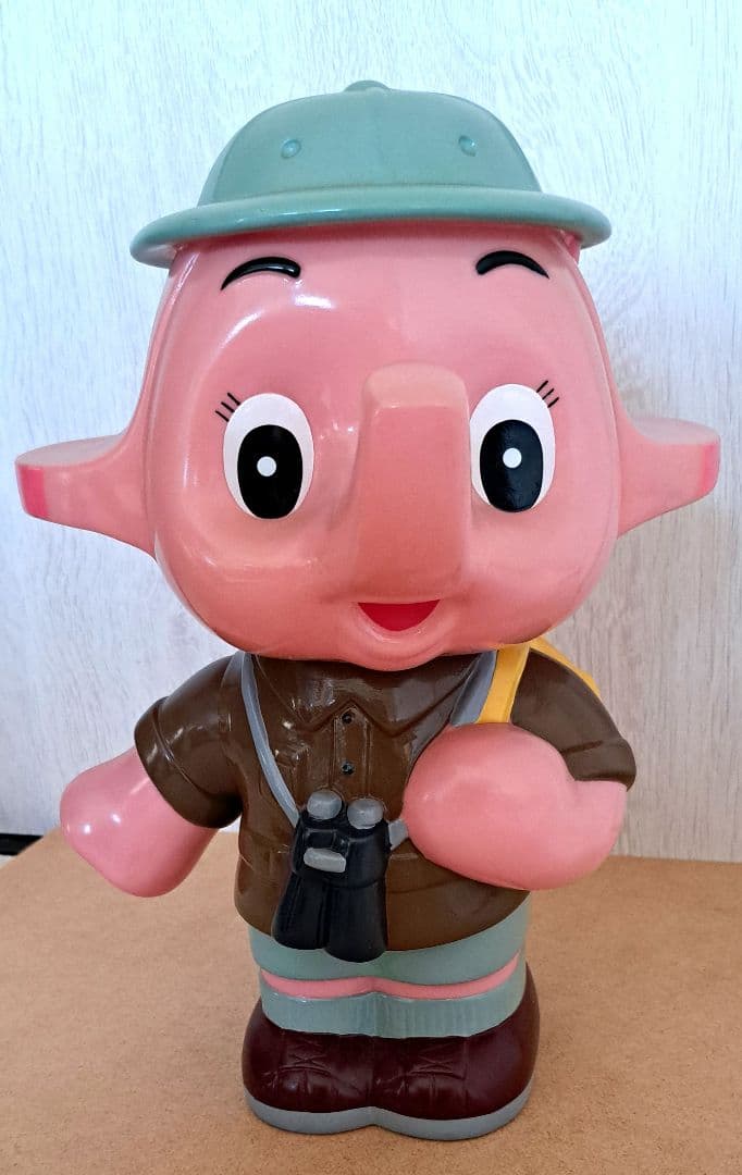 佐藤製薬　サト子ちゃん 探検家　貯金箱フィギュア　高さ３２cm