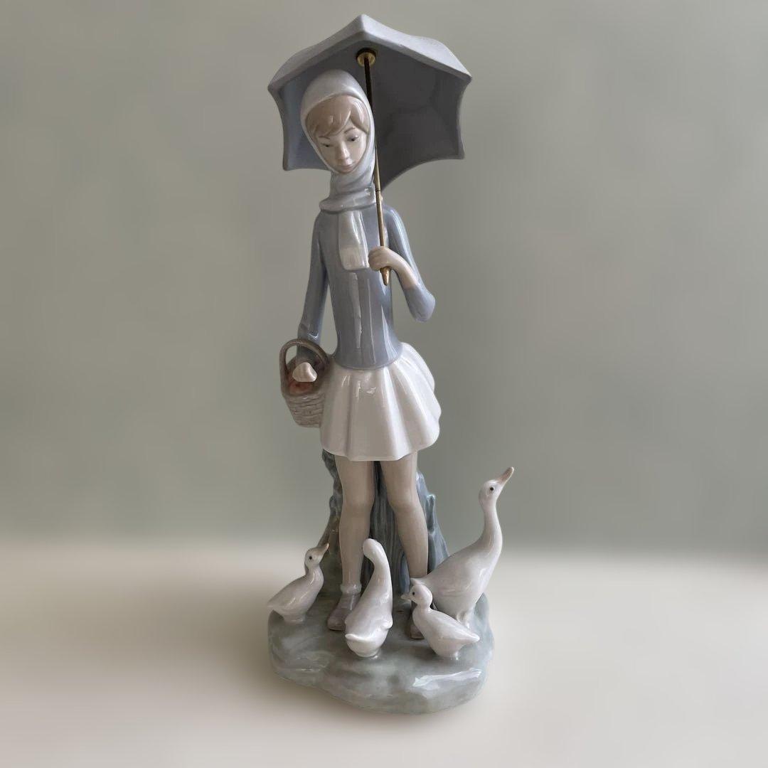 リヤドロ　傘を持つ少女とガチョウ