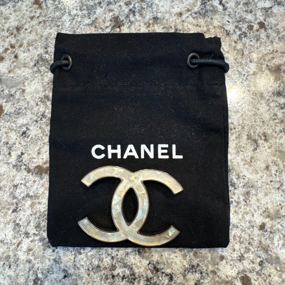 CHANEL シルバーブローチ 専用袋付き