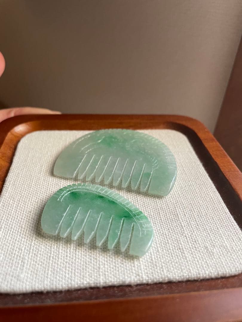 ミャンマー本翡翠 櫛 くし 彫刻 ヒスイくし