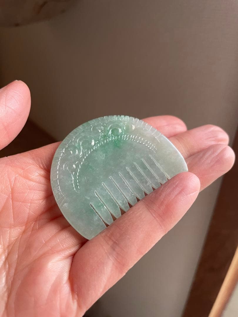 ミャンマー本翡翠 櫛 くし 彫刻 ヒスイくし