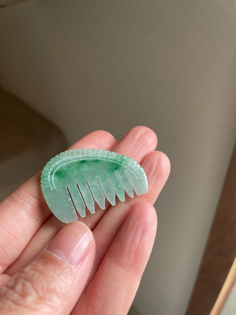 ミャンマー本翡翠 櫛 くし 彫刻 ヒスイくし