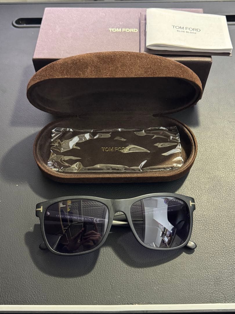 TOM FORD ブラックサングラス　メンズ