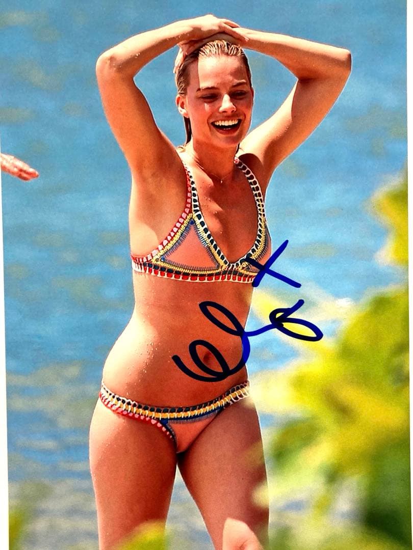 セール中…マーゴット・ロビー直筆サイン入り2Lサイズ写真…