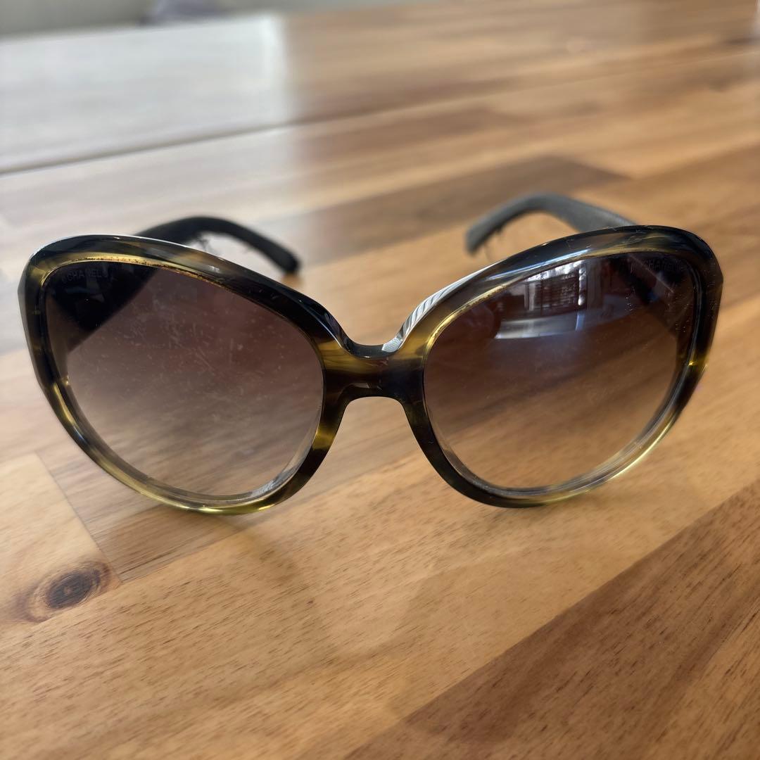 CHANEL キャットアイサングラス