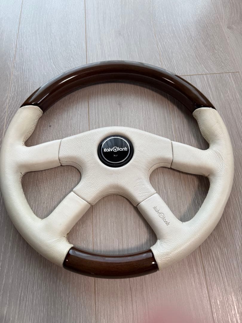 イタルボランテ　ステアリング　白レザー　茶ウッド