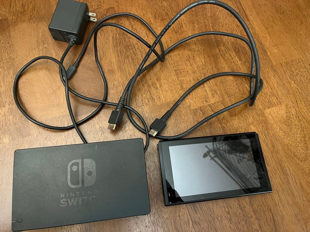 Nintendo Switch 本体と充電器セット ジョイコンなし 箱なし