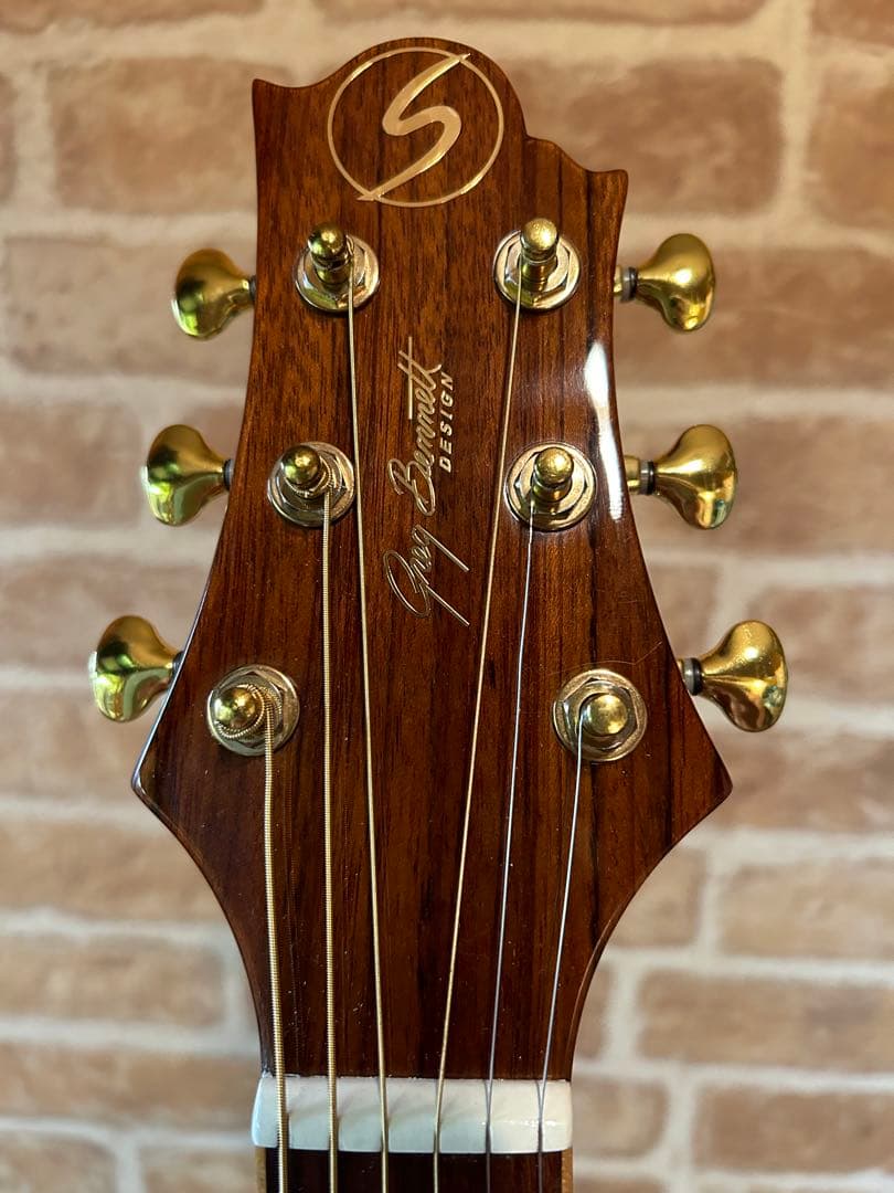 GREG BENNETT design SAMICHエレアコ(OM-15CE)