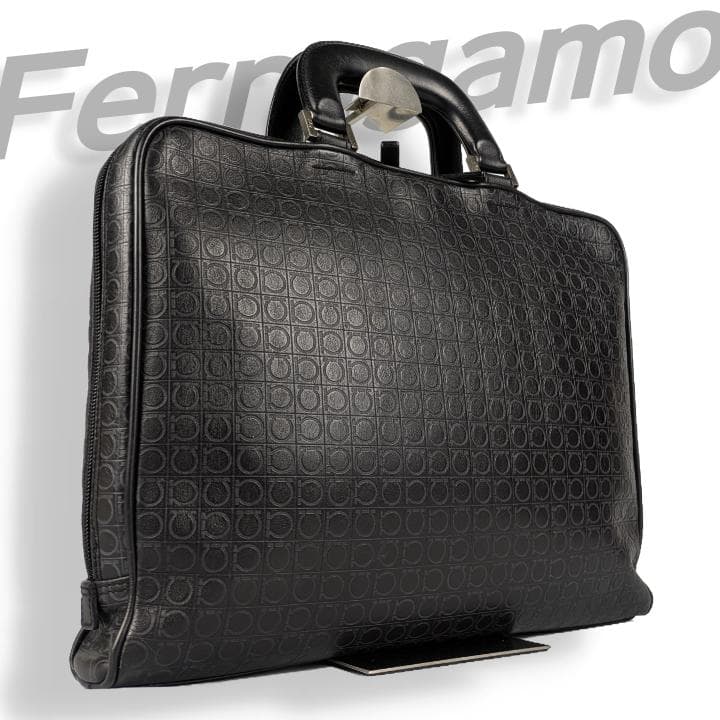 サルヴァトーレフェラガモ ビジネスバッグ A4収納 ガンチーニ レザー ブラック