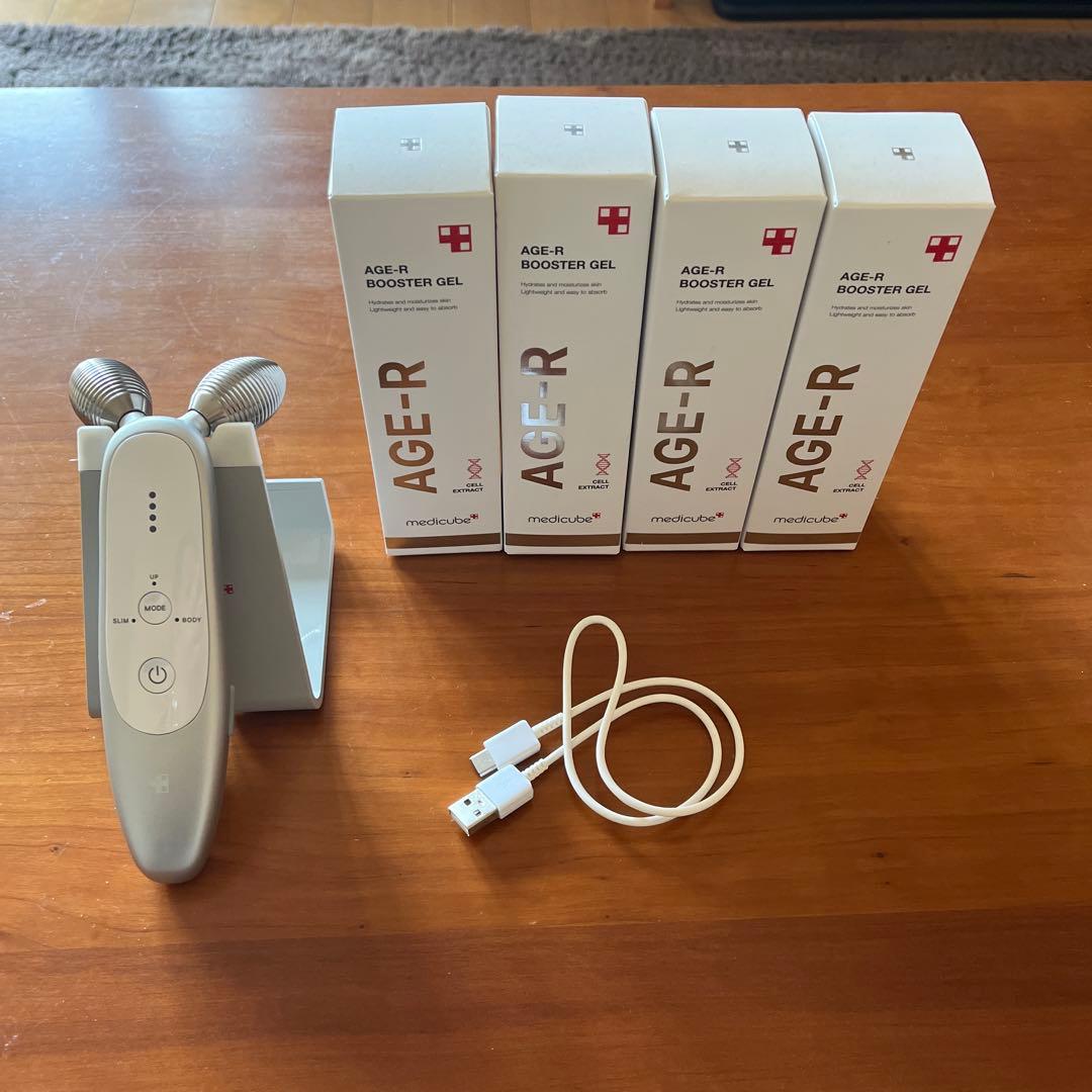 メディキューブ 美顔ローラー本体、スタンド、ジェル4本セット