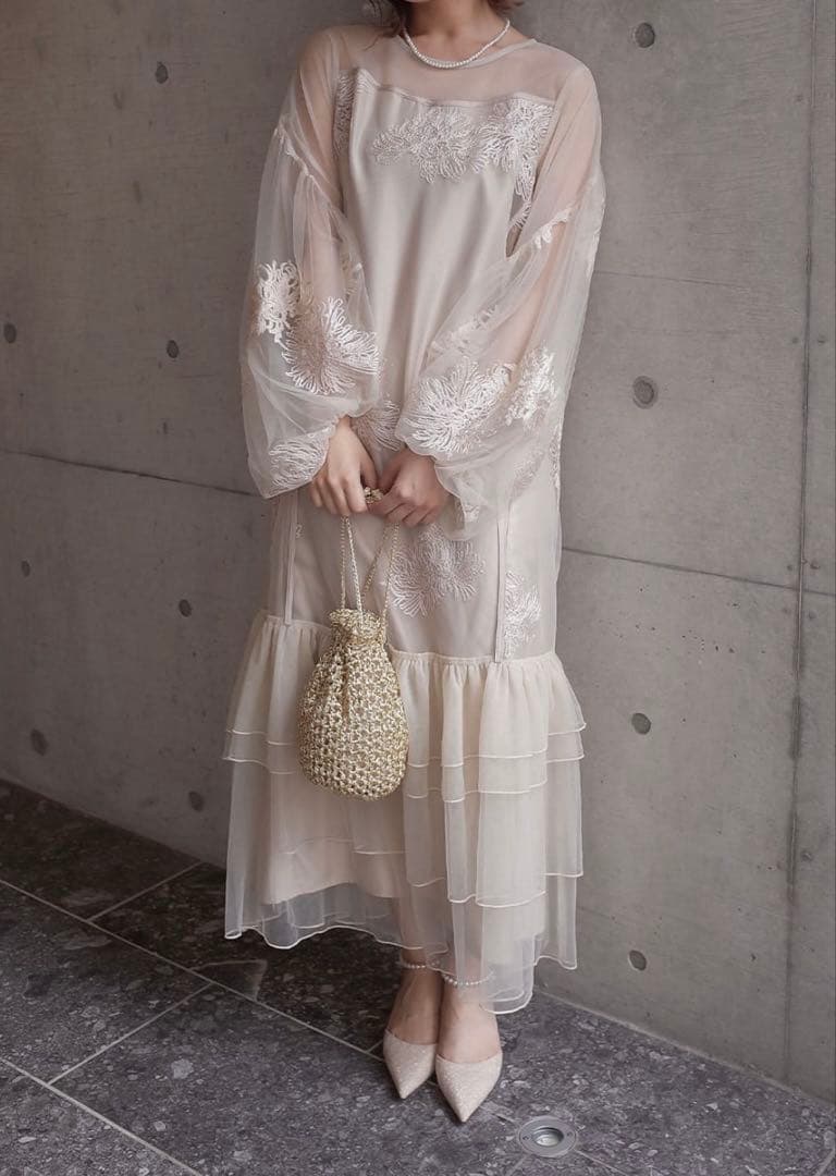 【値下げしました】フラワー刺繍ティアードフリルドレス