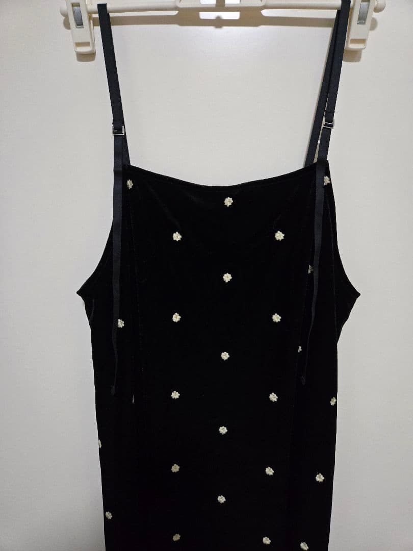 B.C STOCK【WEB限定】手洗い可 / ベロアフラワー刺繍ワンピース