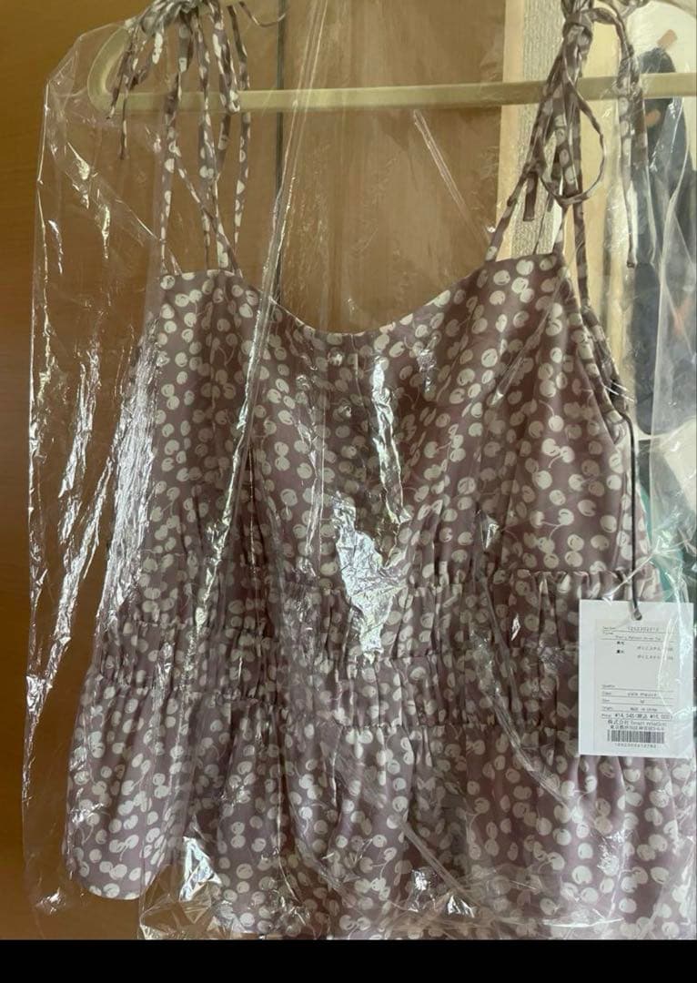 週末限定値下げCherry Pattern Strap Top herlipto