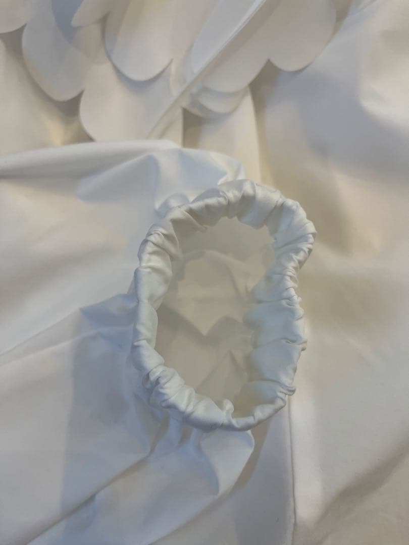 完売yori フリル付きホワイトブラウス 36美品