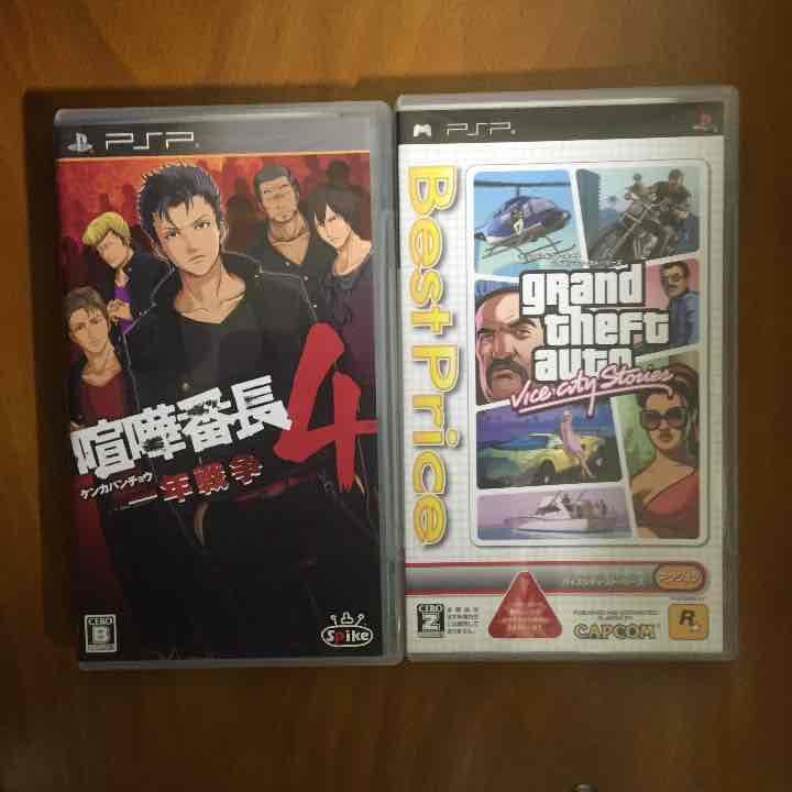 PSP、カセット４つ、充電器付き