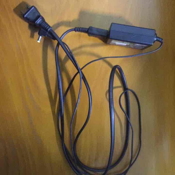 PSP、カセット４つ、充電器付き