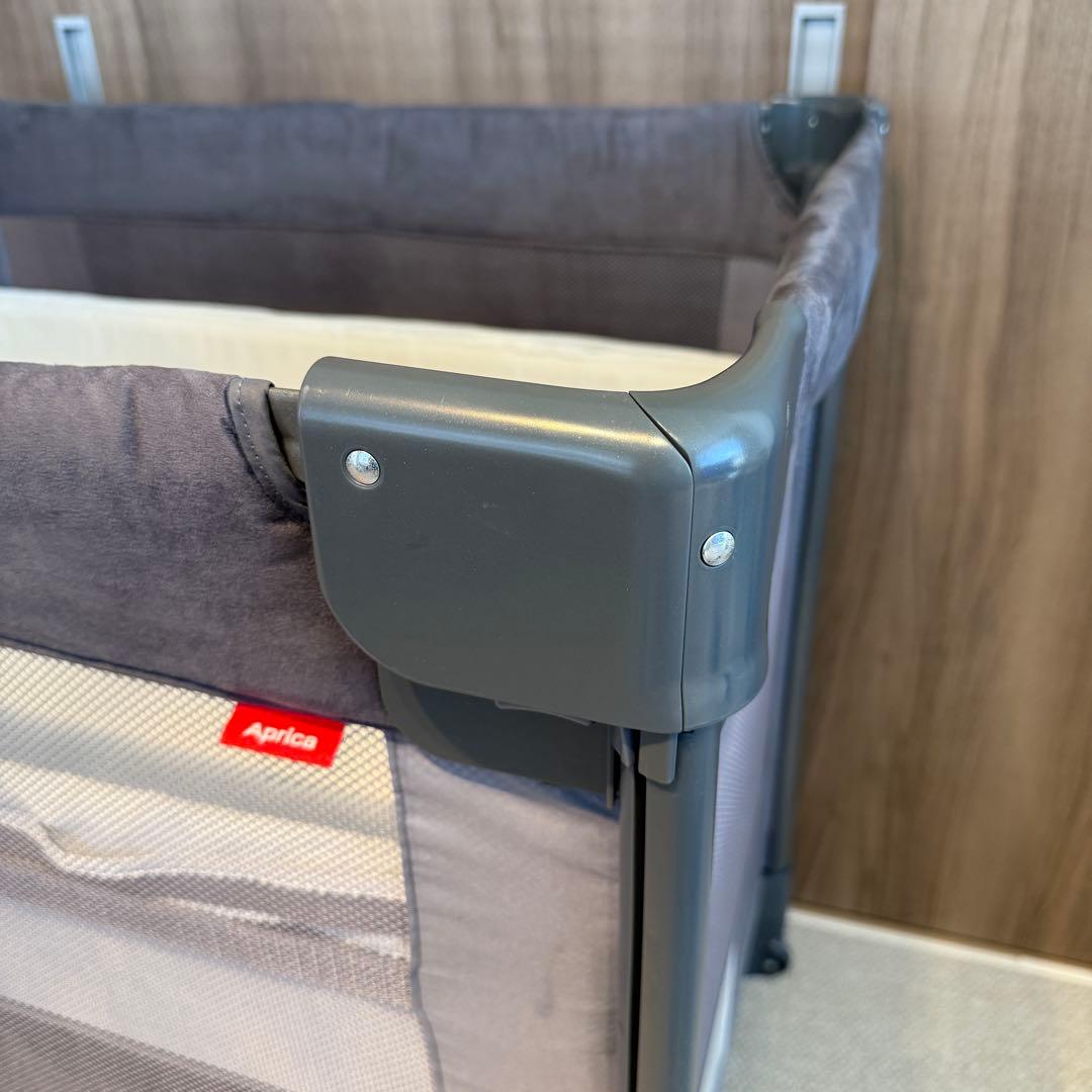 アップリカ　ココネル　エアー　プラス　ベビーベッド　ベビーサークル