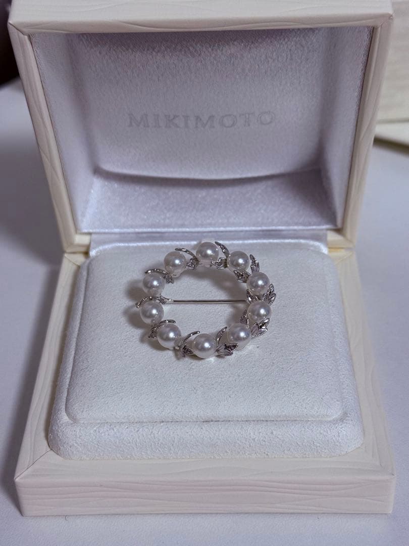 ミキモト　ブローチ　葉彫り