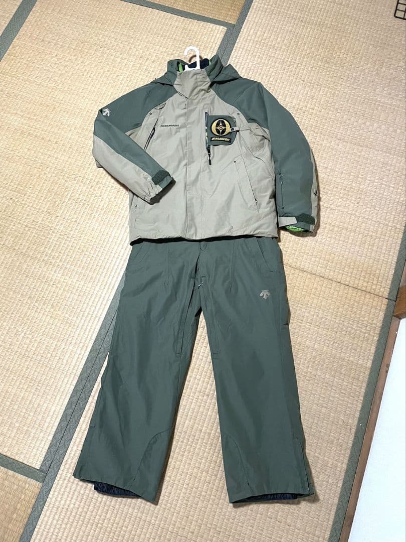 【10月限定大幅値下】オガサカ　デサント　スキーウェア