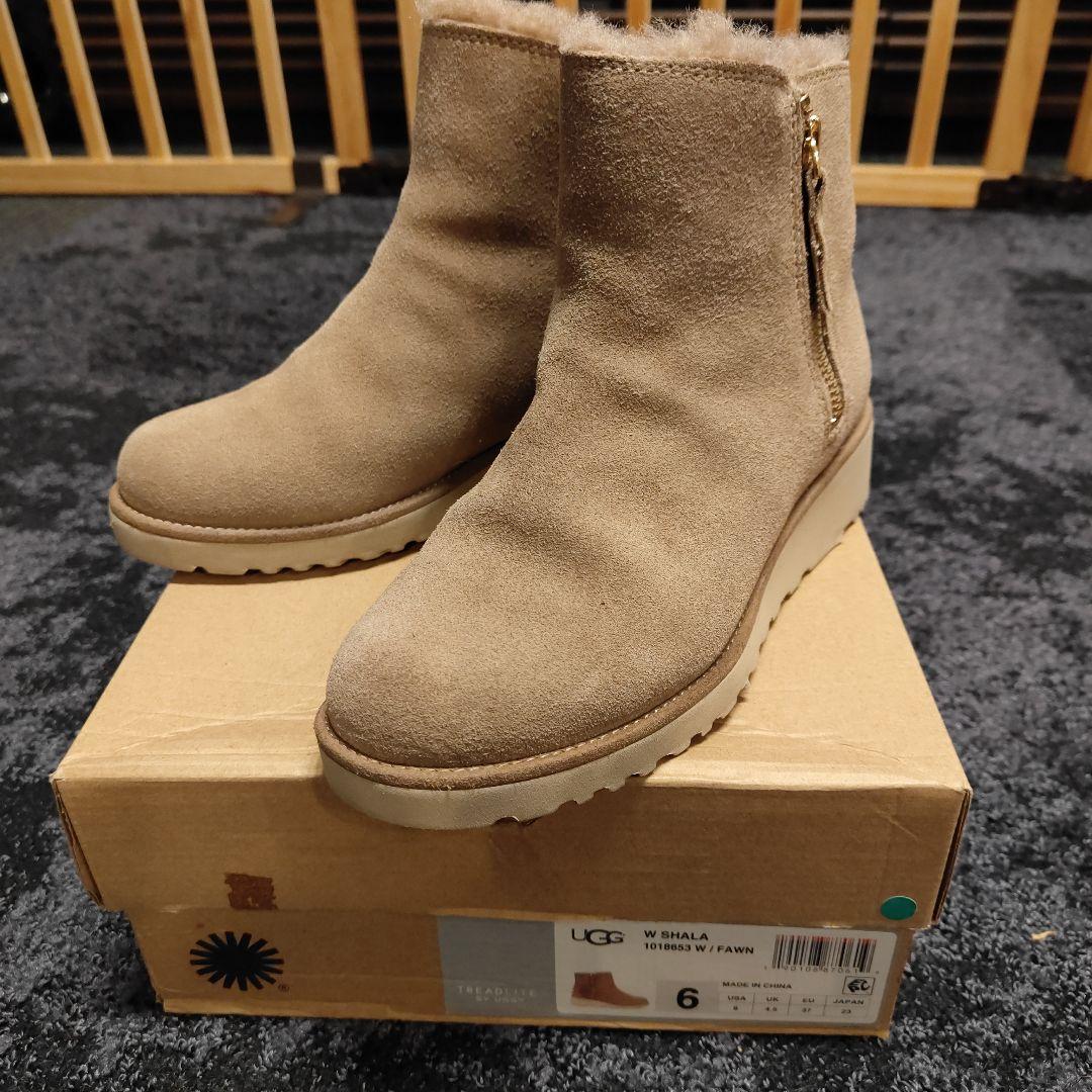 【美品】UGG ムートンブーツ ファスナー付き23cm レディース