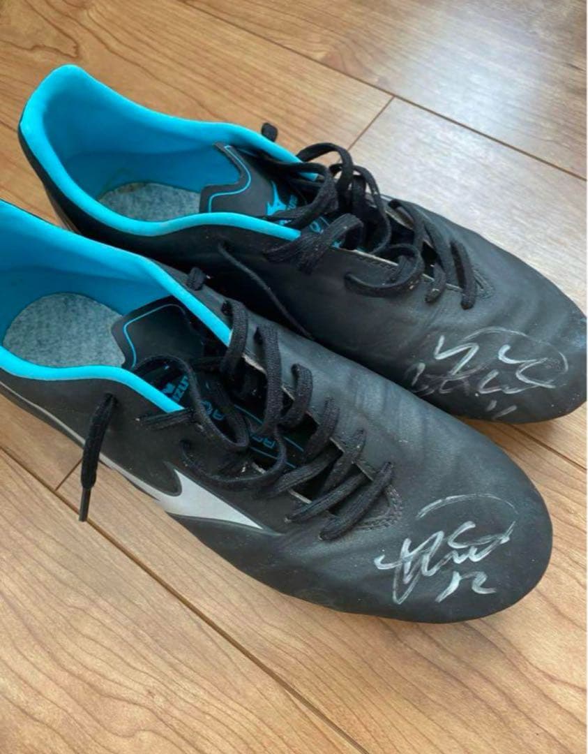 阿部勇樹選手　サイン入りスパイク