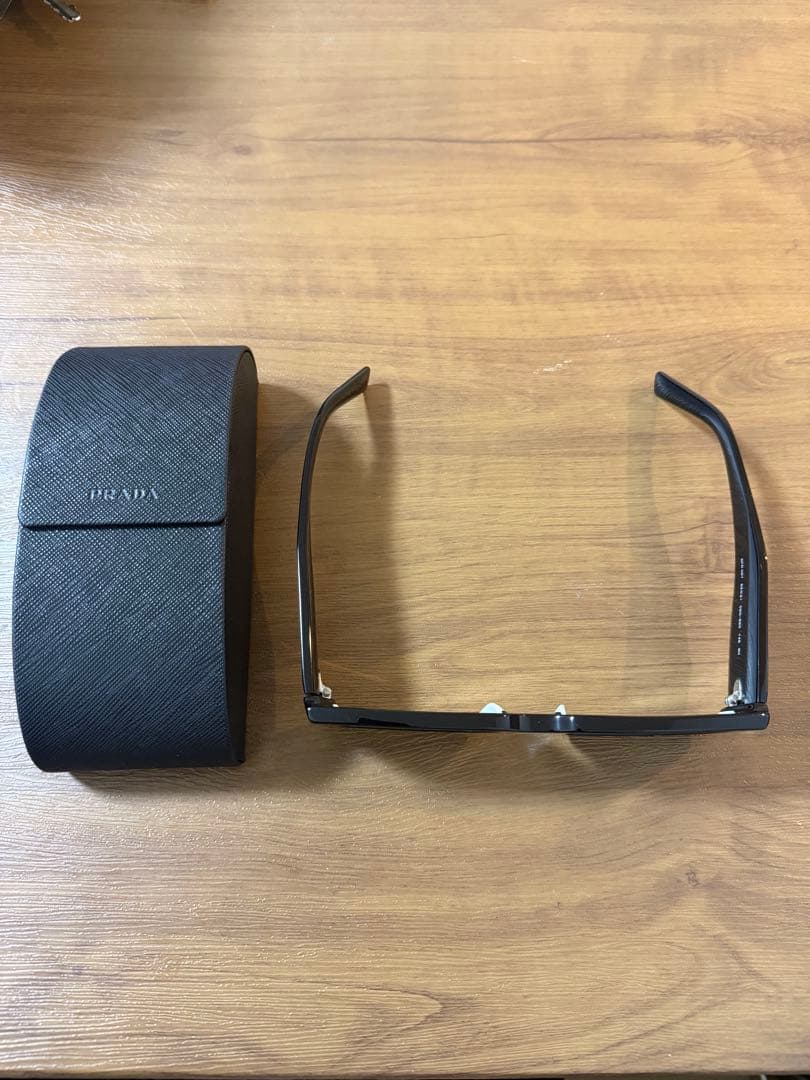 PRADA ブラック サングラス スクエアフレーム