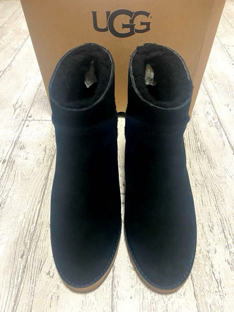 UGG ブラック ヒール付きムートンブーツ