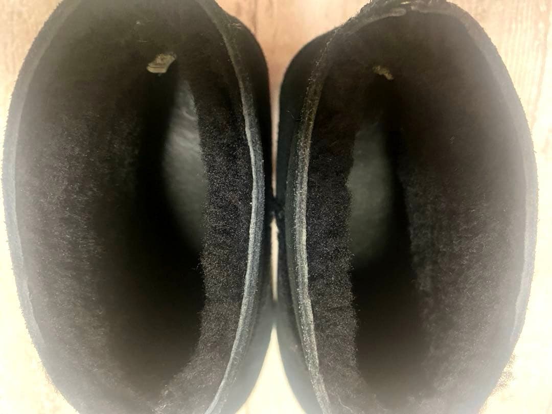 UGG ブラック ヒール付きムートンブーツ