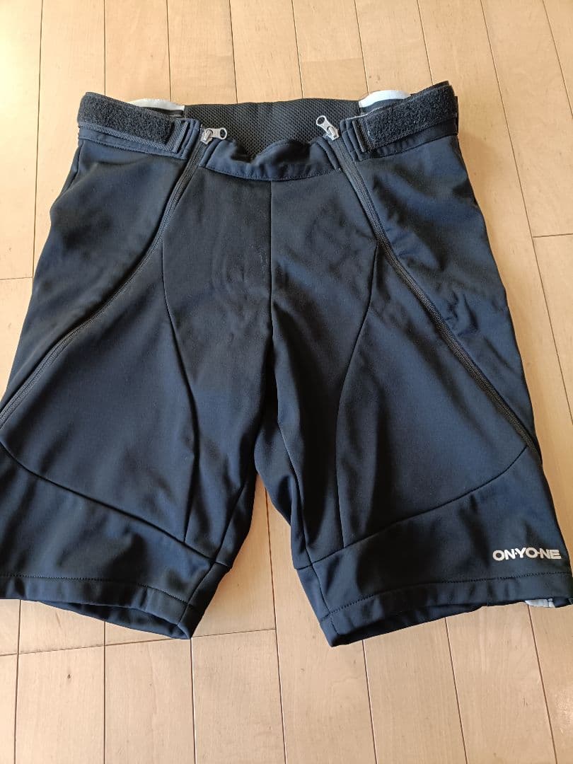 ONYONE ブラックスキー ハーフパンツOサイズ