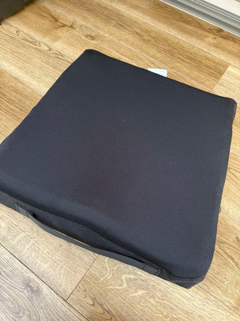 コントゥアＸＳ　38×38 黒 車椅子用クッション 収納バッグ付き