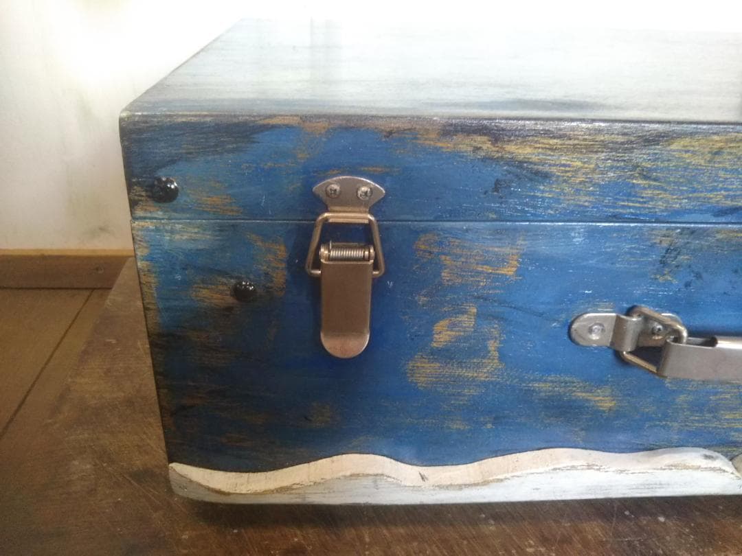 トランク形収納インテリア　小物収納　木製　アンティーク風　シャビー　ダメージ加工