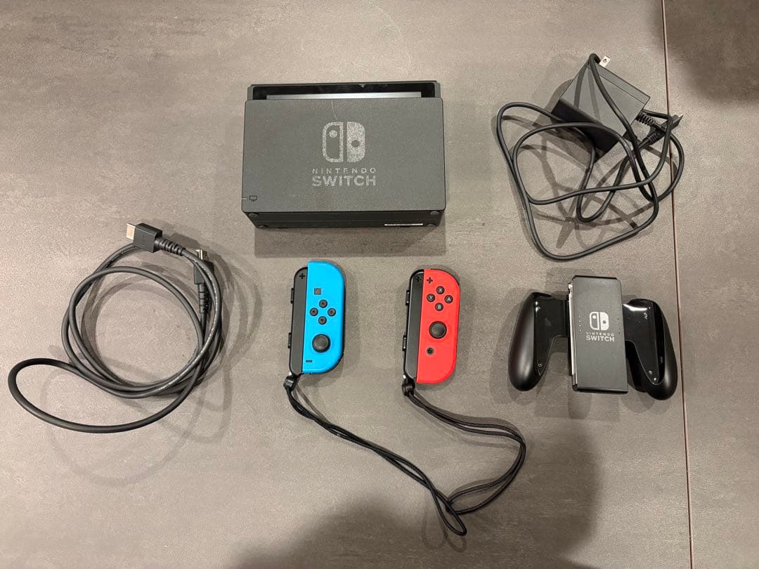 Nintendo Switch本体、Joy-Con付き