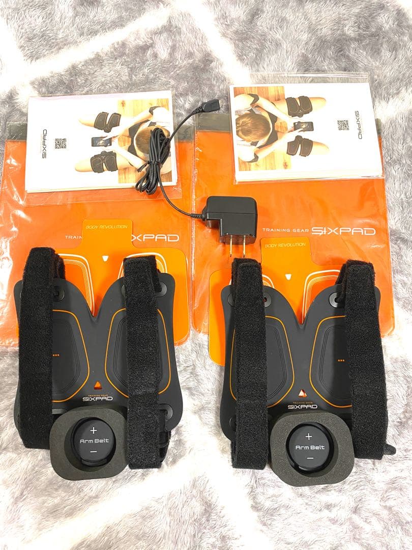 【美品】シックスパッド アームベルト2つセット 新品ジェルシート付き