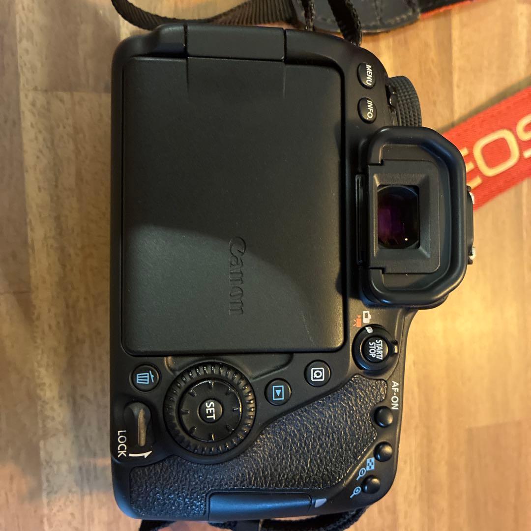 Canon EOS 80D デジタル一眼レフカメラ　50mmレンズ付き