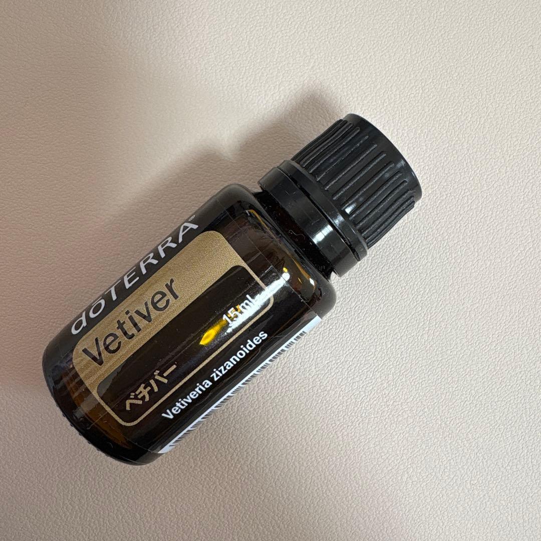 ドテラ　エッセンシャルオイル　ベチバー　15ml