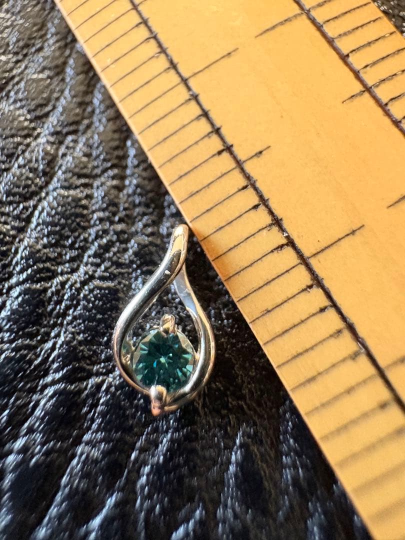 Pt900ブルーダイヤモンドトップ