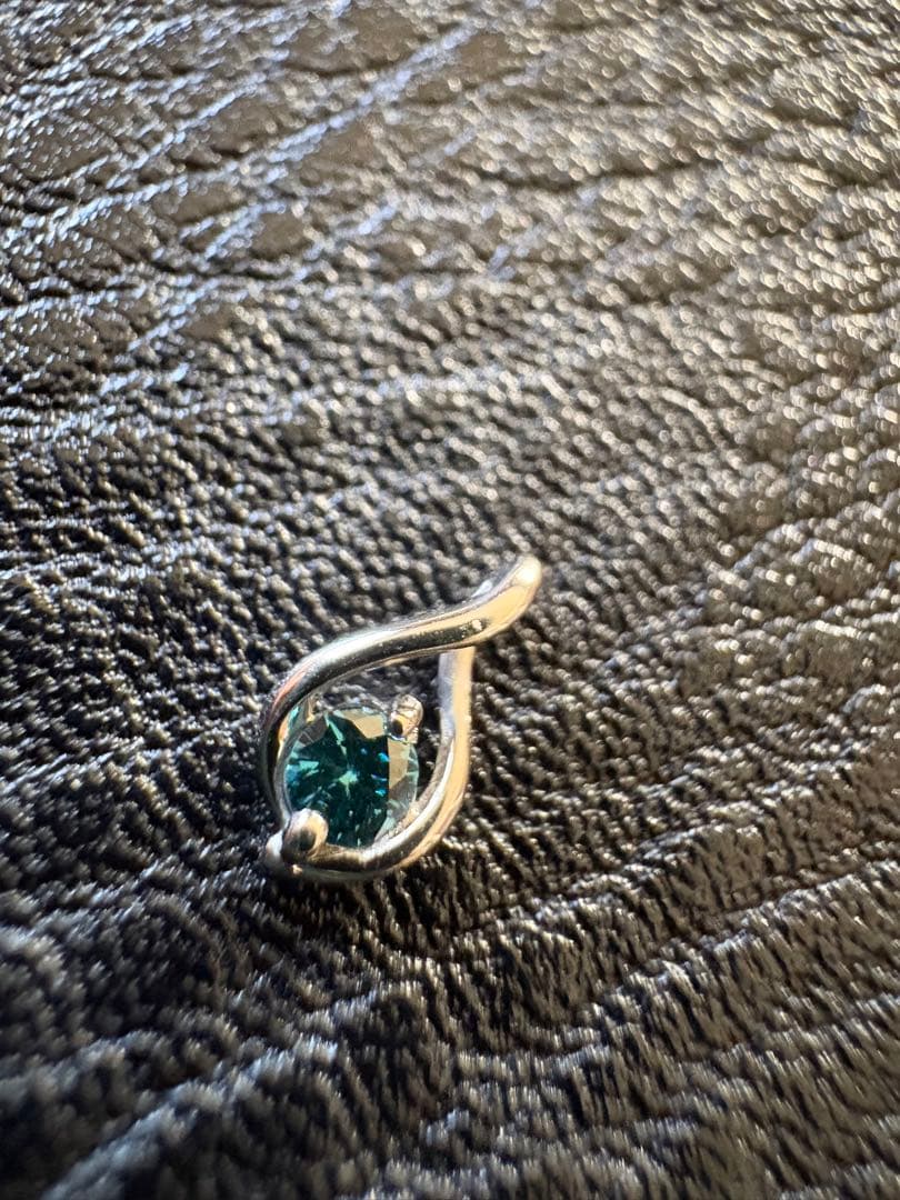 Pt900ブルーダイヤモンドトップ