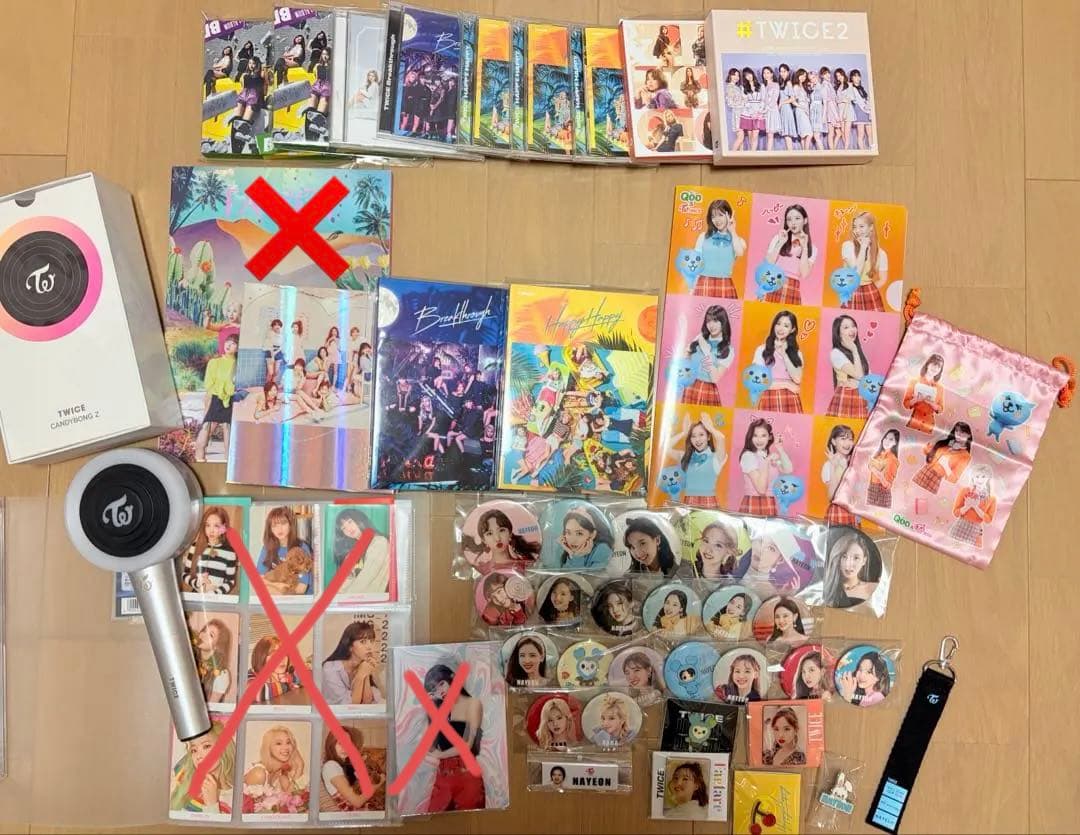 TWICE グッズ まとめ売り（一枚目以降の写真もご覧ください）