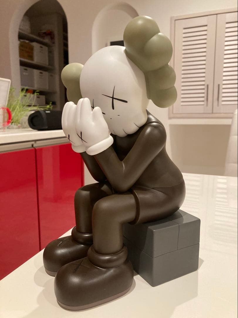 kaws 座っているコンパニオン KAWS COMPANIONノーマル