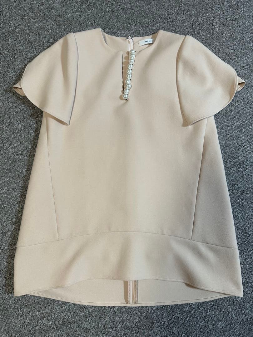 安くしました。ヨーコチャンピンクベージュ半袖パールブラウス