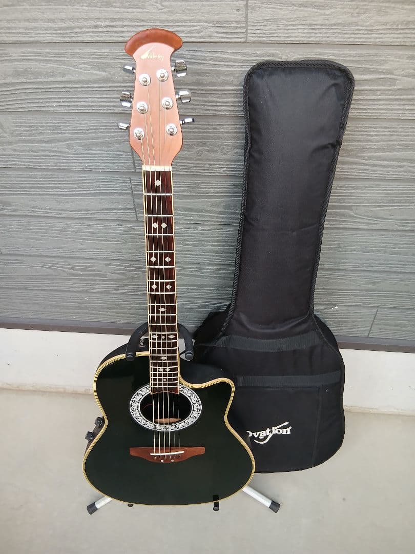 Celebrity by Ovation CC57 (エレアコ、ケース付)