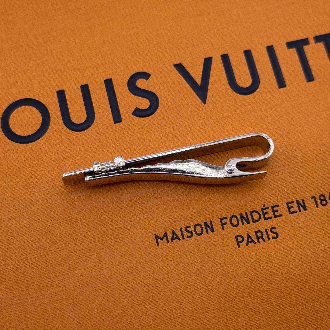 (^O^)／ルイヴィトン パンスクラヴァット LV イニシャルネクタイピン